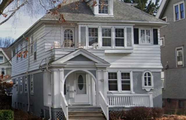 2856 N Maryland Avenue photos photos