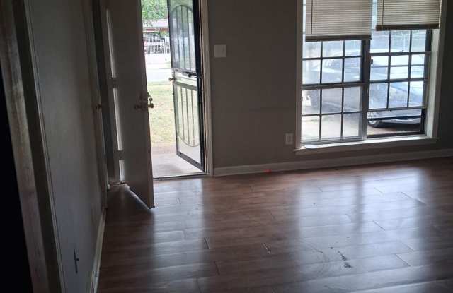 Three Bedroom Home Available Now Gallery 3