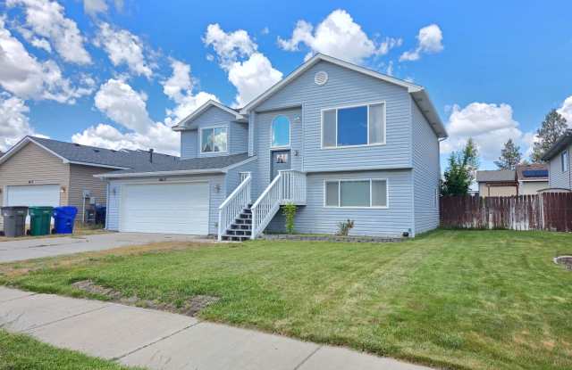 $2,800 - 3 Bed / 2 Bath Beautiful and Spacious Home with a Fully Fenced backyard photos photos