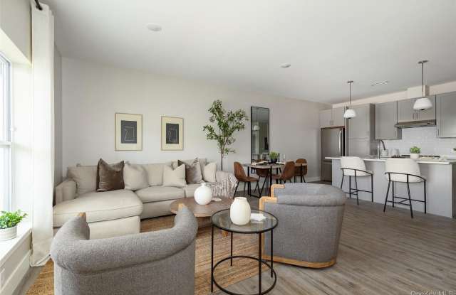 6 Hudson W Drive Gallery 2