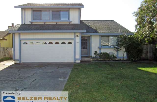 Comfortable 3 bd. home w/ inground pool near schools, parks, & shopping! Gallery 1