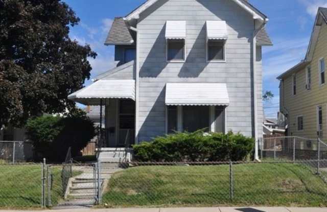 Unique 5 Bedroom 1 Bath House Located in East Toledo photos photos