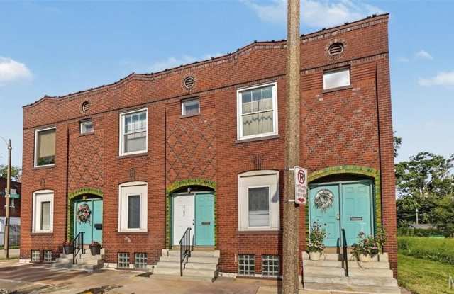 2703 N Spring Avenue Gallery 1