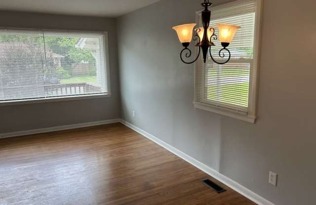 1928 Stevens Drive NE Gallery 4