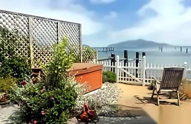 Beachfront 4BR/4BA on Swede's Beach — Private Beach Access, Panoramic Bay Views | Old Town Sausalito Gallery 3
