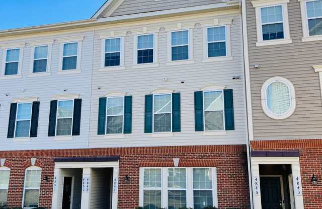 WOODBRIDGE - STUNNING TOWNHOUSE CLOSE TO SHOPS AND RESTAURANTS - 4845 Dane Ridge Circle, Dale City, VA 22193