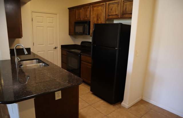 Casa Antigua Condominiums - 2299 Oakmont Drive, Sierra Vista, AZ 85635