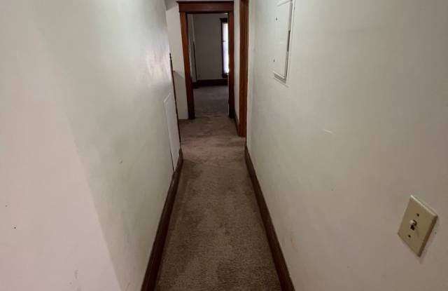 Large 4 bedroom house east of campus for August 2027 move-in Gallery 3