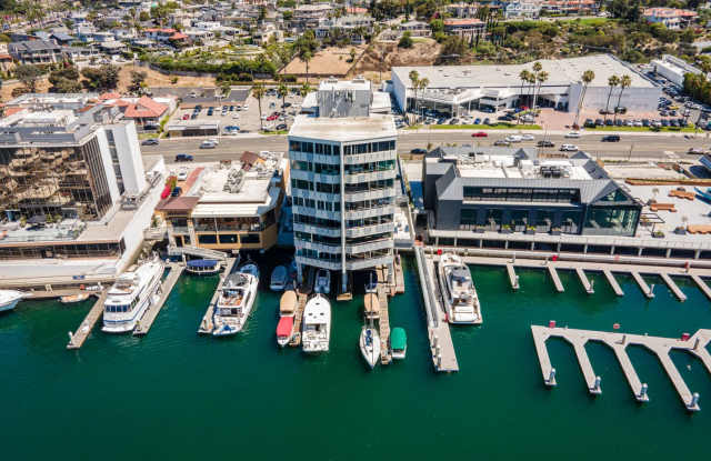 NEWPORT BEACH BAYFRONT LUXURY CONDO | GATED 2-BEDROOM, 1.5-BATH Gallery 1