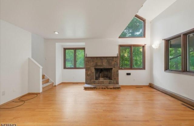 17g Village Way Gallery 2