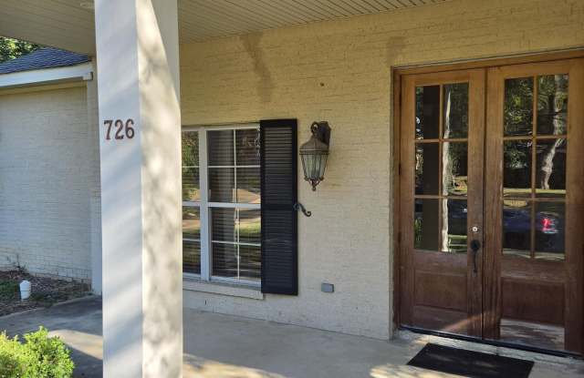 726 Euclid Avenue lot: A Gallery 3