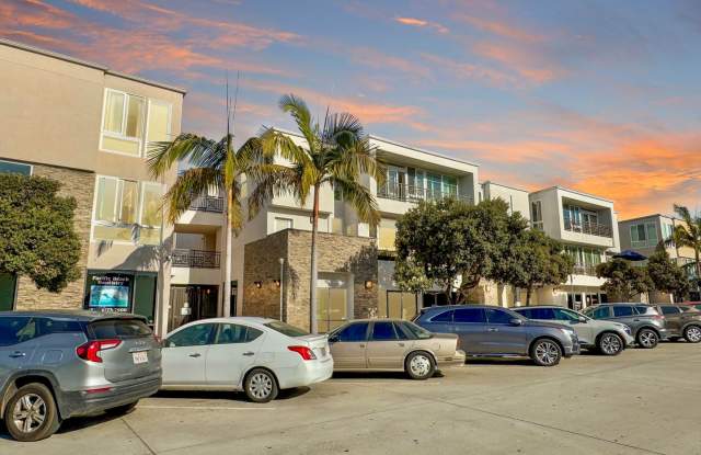 Steps from the Beach: 2BD/2BA Condo in Pacific Beach with Balcony, W/D & Covered Parking photos photos