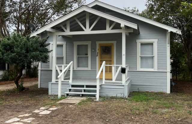 2/1 Cottage in Great Location! photos photos