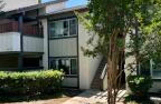 Discover this beautifully maintained 1-bedroom, 1-bath condo located in the heart of Thousand Oaks photos photos