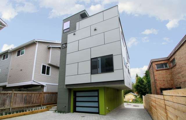 2121 Waverly Pl N Gallery 2