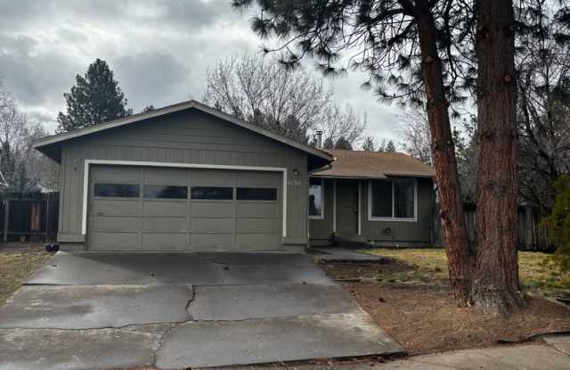 Bring the Dog! 3 bed 2 bath home located in Midtown Bend, close to parks, trails, and shopping, photos photos