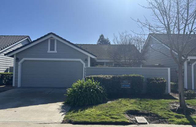 2252 Southport Lane - 1 photos photos