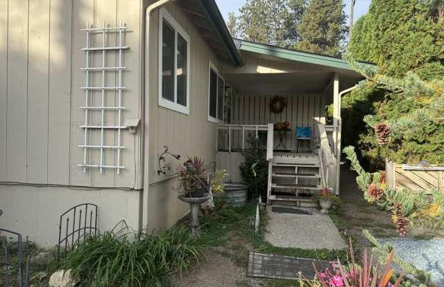 Sanders Beach, Coeur d' Alene 3 Bedroom, 2 Bath Duplex - 406 South 11th Street, Coeur d'Alene, ID 83814