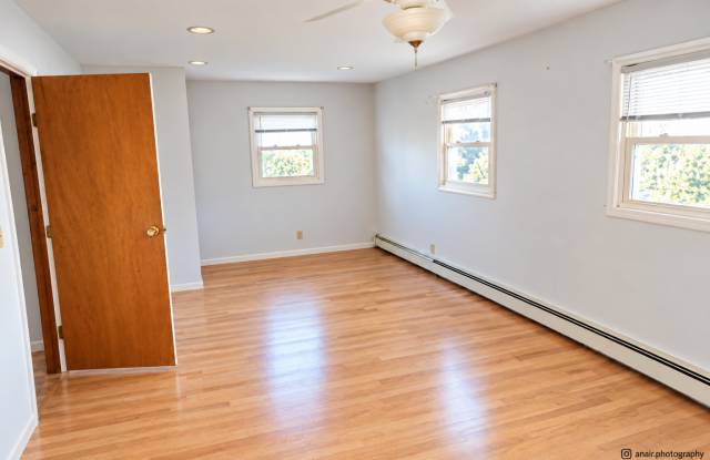 202 Sycamore Avenue Gallery 2