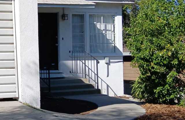22211 Del Valle Street Gallery 2