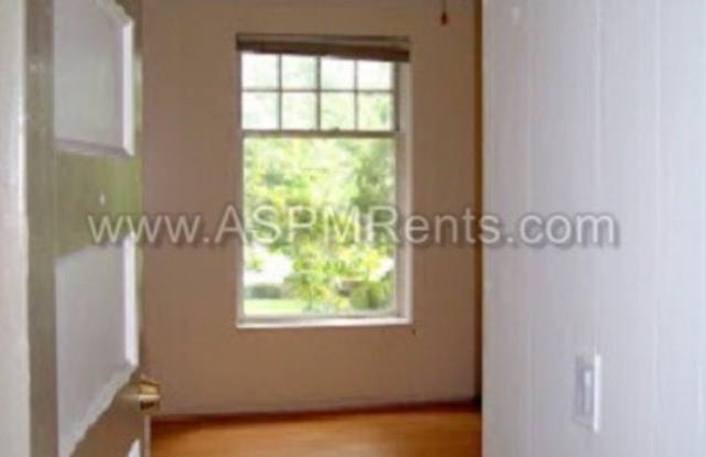 379 East 1st Avenue Gallery 4