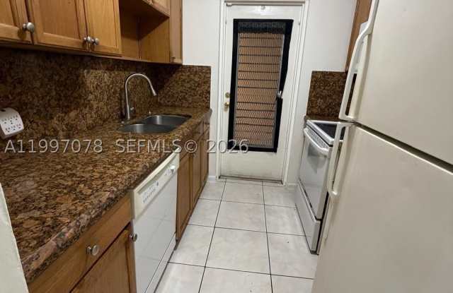 8704 NW 35th St photos photos