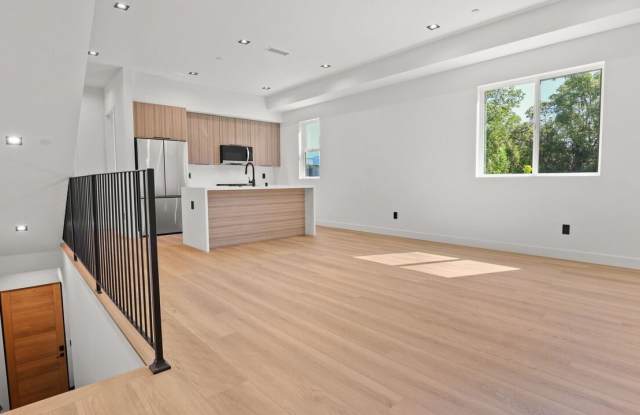 10842 Peach Grove St Gallery 1