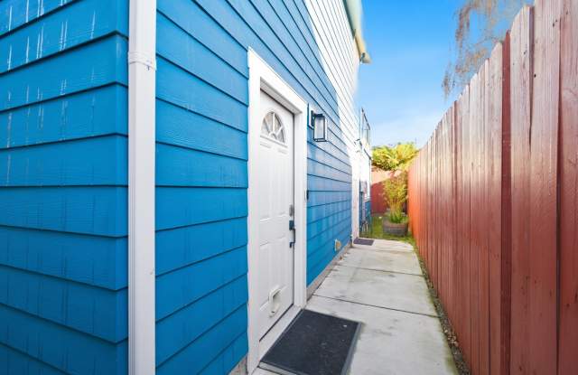 820 46th St. photos photos