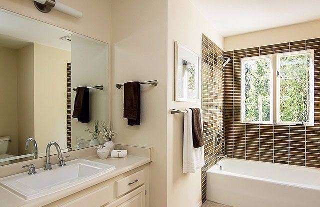 4615 West Burnside Road Top 2 floors Gallery 4