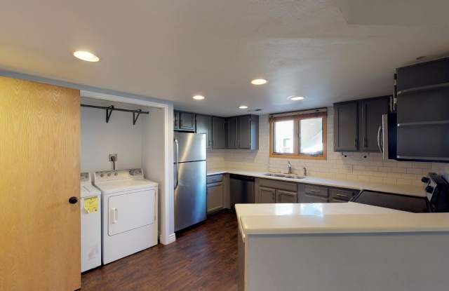 1310 S MONACO ST PKWY - B Gallery 4