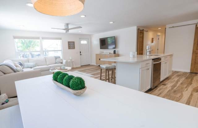 212 buttonwood Lane Gallery 2