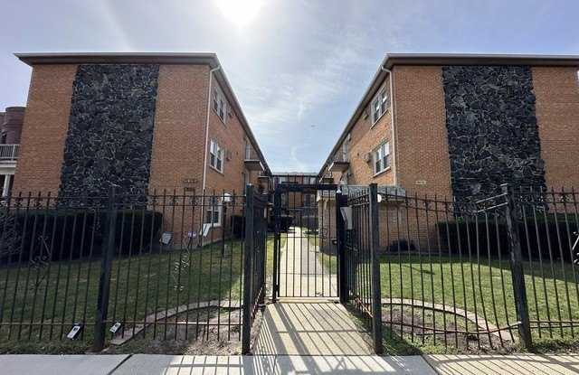 1727 W TOUHY Avenue Gallery 1