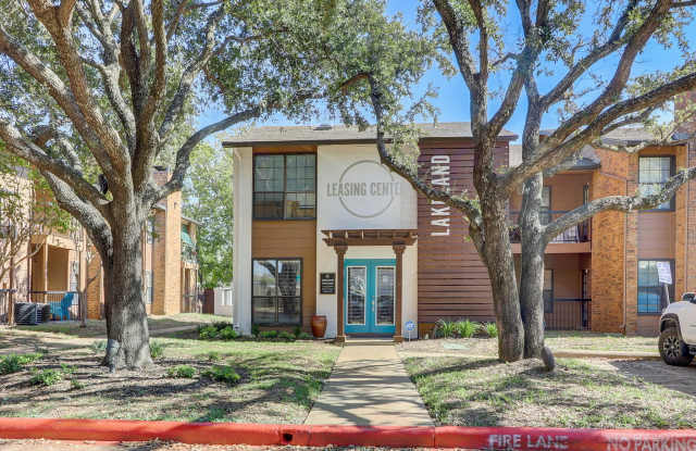 Lakeland Apartments Gallery 1