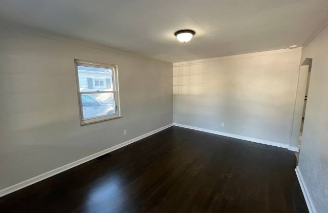 **COMPLETELY REMODELED 2-BEDROOM HOME W/ FULL BASEMENT  FENCED IN BACKYARD!!** Gallery 3
