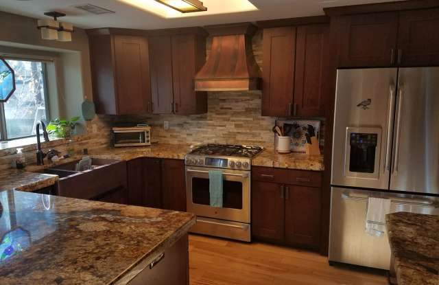 Beautiful Boulder Pointe Home! 3bd / 2ba + Office - No Students! - Small Pets Considered!! Avail. Sept 10th! Gallery 3