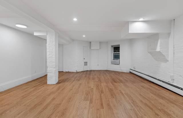 16 Yarmouth St., 1 Gallery 4