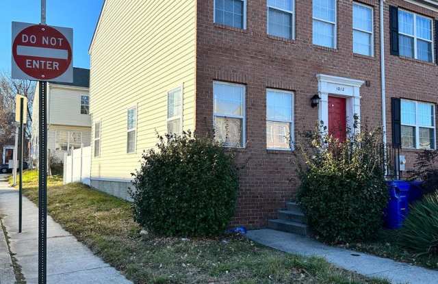Beautiful modern 3bed/2.5ba townhouse! - 1012 North Calhoun Street, Baltimore, MD 21217