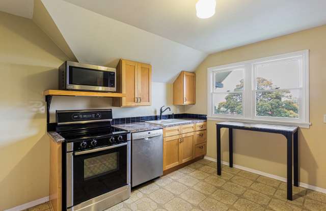 701 North 10th Street - 701 North 10th Street, Tacoma, WA 98403