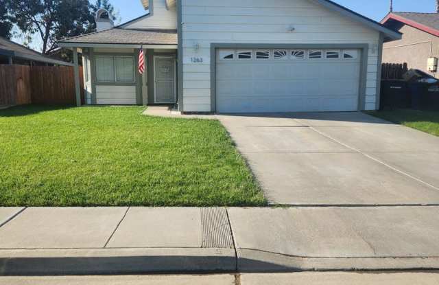 Charming home for rent in Hanford Ca Gallery 1