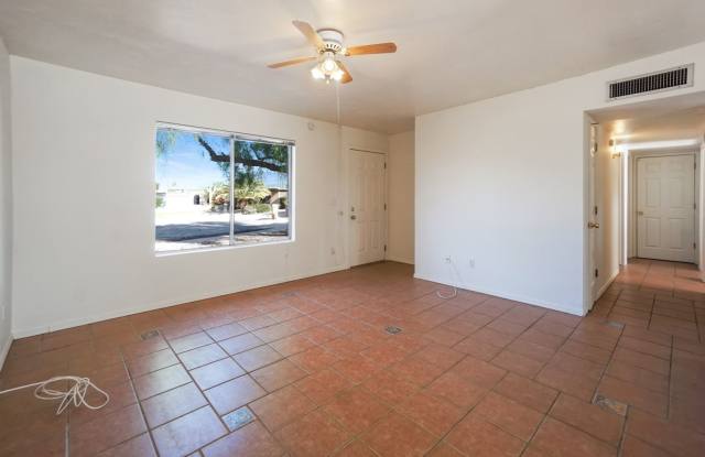 Charming East Tucson 3BR/2BA Rental Home with Covered Patio & Carpet-Free Interior (85748) Gallery 3
