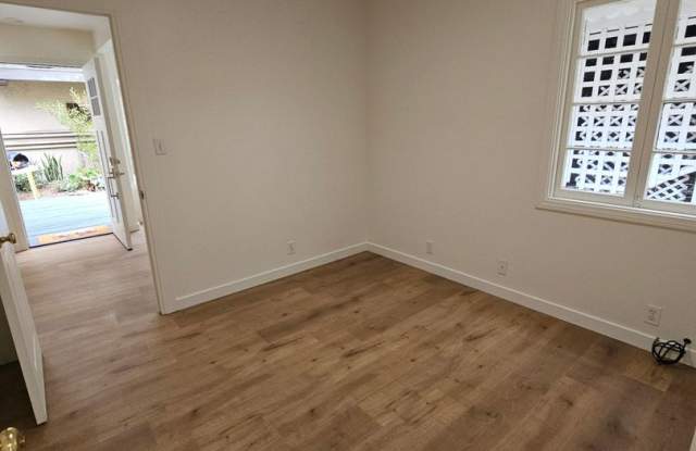 Cute One Bedroom Cottage Near the Center of Mission Hills! Gallery 4