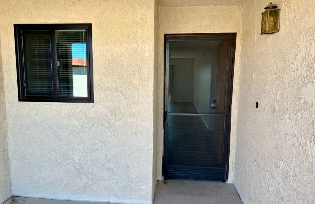 Upstairs Condo with Beautiful Lake View! Gallery 4