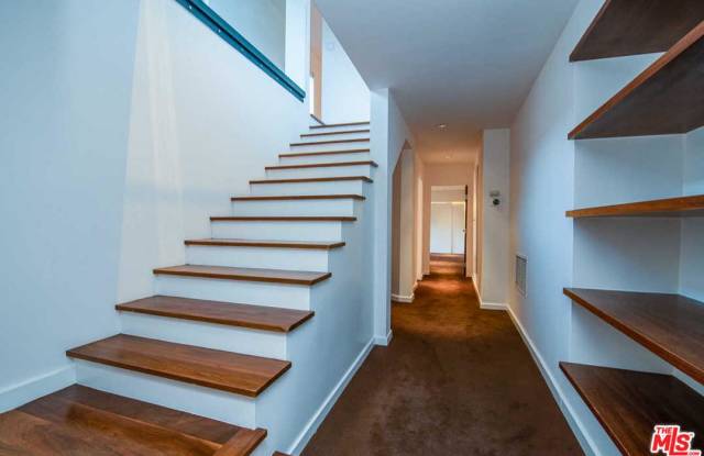 8714 ST IVES Drive Gallery 4