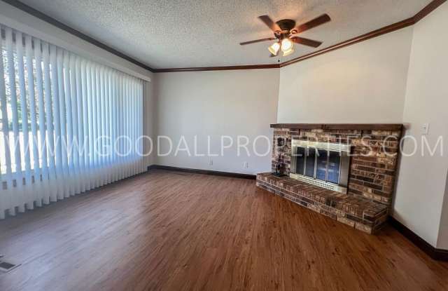 3 bedroom duplex in Clive Gallery 3