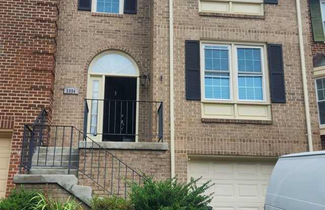 Beautiful TH with Garage in Kingstown - 5994 Norham Drive, Kingstowne, VA 22315