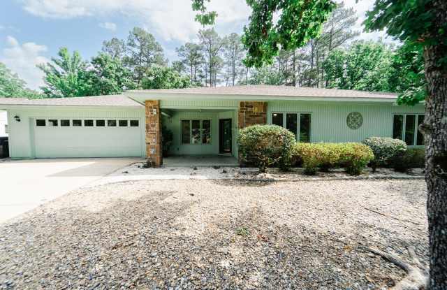 Charming 3 Bedroom, 2 Bathroom home! Call 501-922-9997 to set up a showing today! photos photos