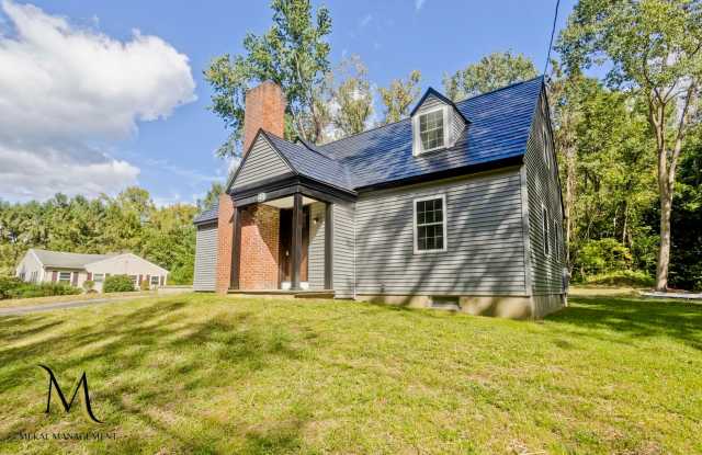 Fully Renovated 4-Bed x 2-Bath Single-Family Home for Rent in South Hadley! Gallery 4
