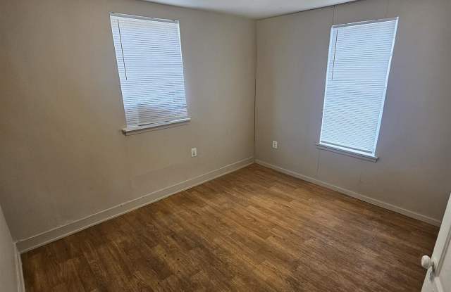 916 N Poplar Street photos photos
