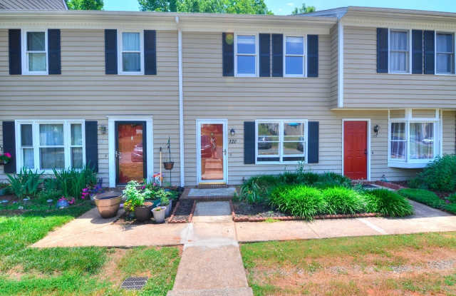 Centrally Located 2 Bedroom In Hillsborough With Great Updates! photos photos