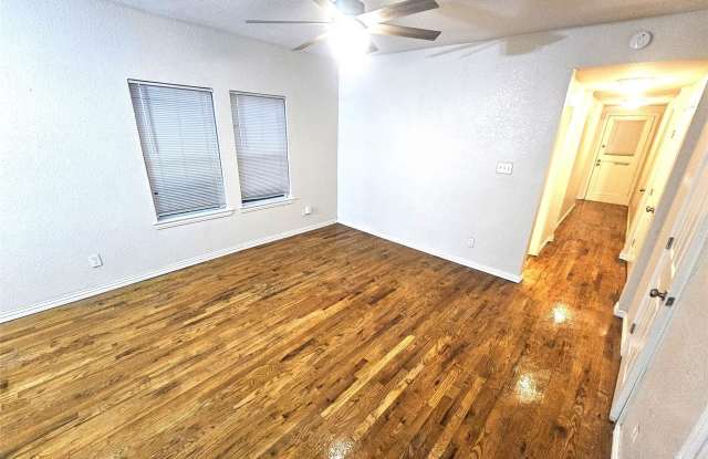 1921 W 10th Street Gallery 1